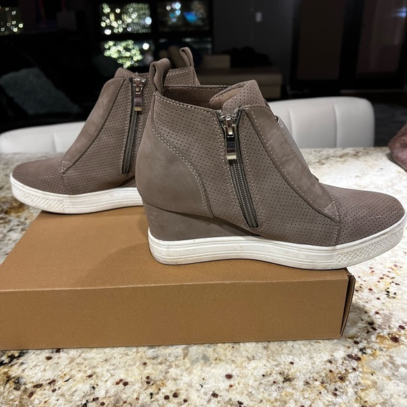 Fun sneaker booties - light brown 7.5. Worn a handful of times. Good condition - Picture 2 of 7